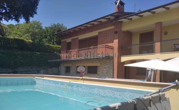 casa indipendente in vendita a Perugia