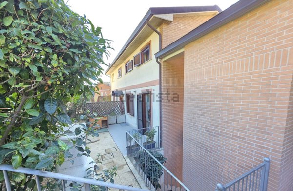 casa indipendente in vendita a Perugia in zona Ferro di Cavallo