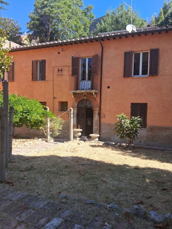 casa indipendente in vendita a Perugia in zona Centro Città