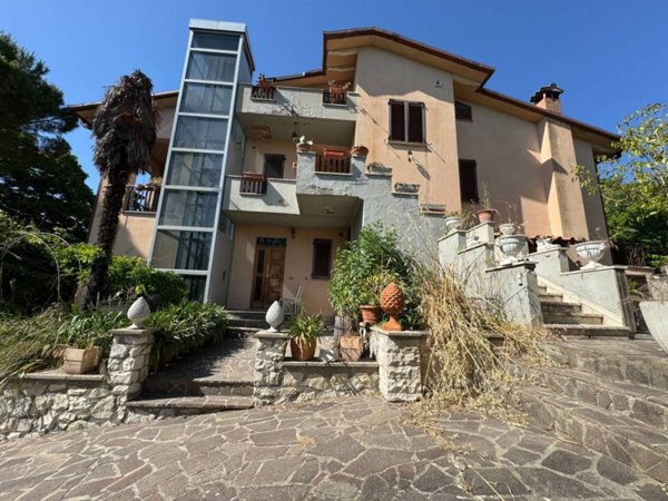 casa indipendente in vendita a Perugia