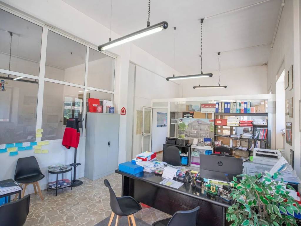 negozio in vendita a Perugia in zona Ponte Felcino