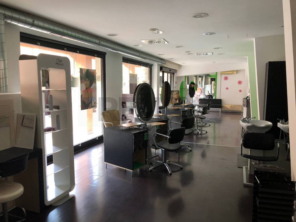 negozio in vendita a Perugia in zona Monteluce