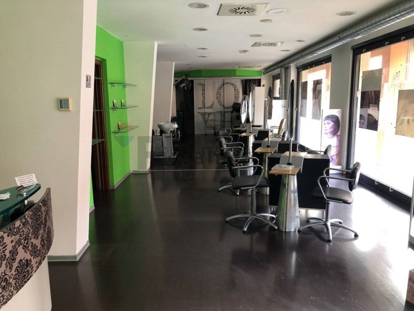 locale commerciale in vendita a Perugia in zona Monteluce