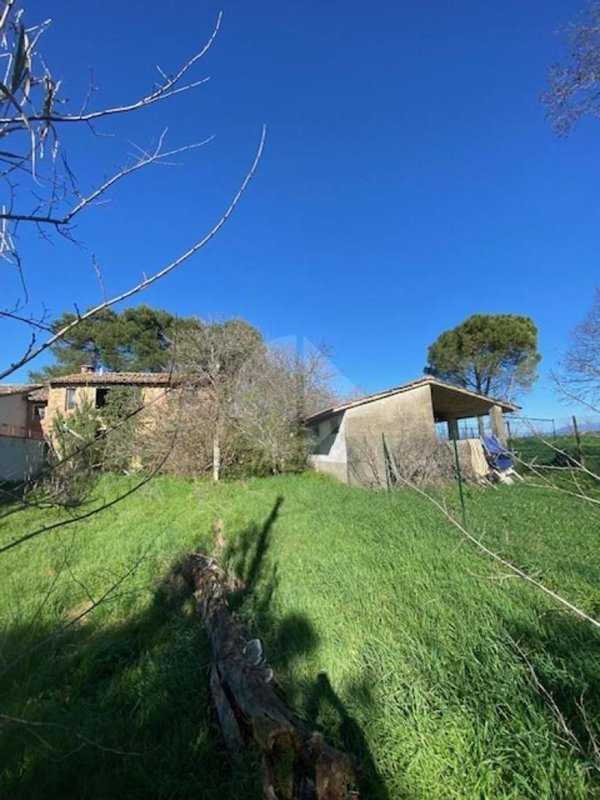 casale in vendita a Perugia