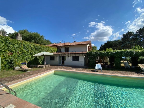 casa indipendente in vendita a Perugia in zona Parlesca