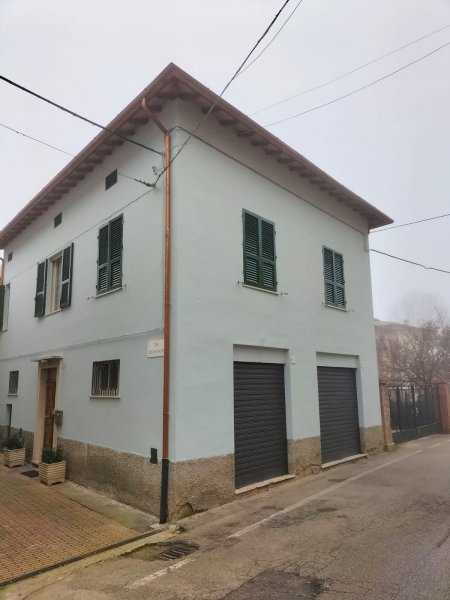 casa indipendente in vendita a Perugia in zona Mugnano