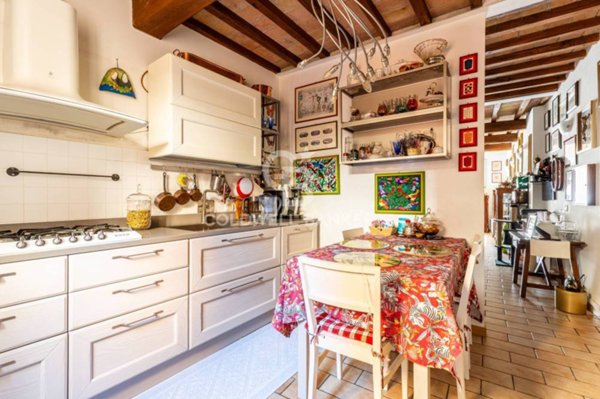 casa indipendente in vendita a Perugia in zona Centro Città