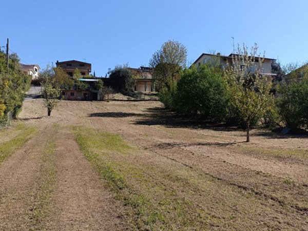 negozio in vendita a Perugia in zona Canneto