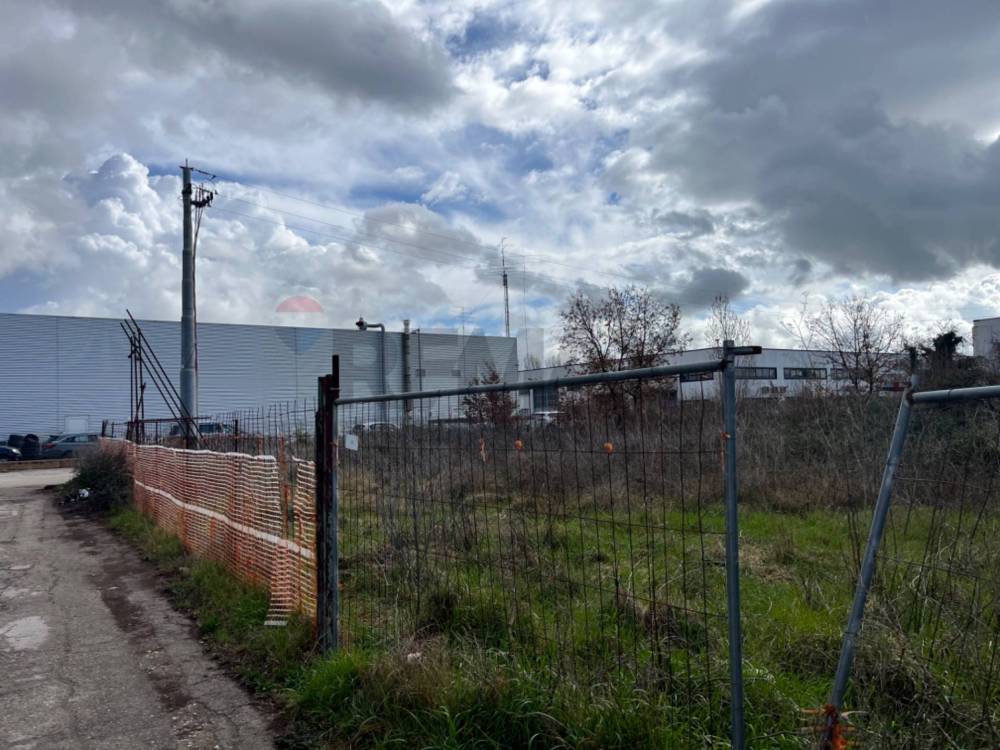 negozio in vendita a Perugia in zona Sant'Andrea delle Fratte