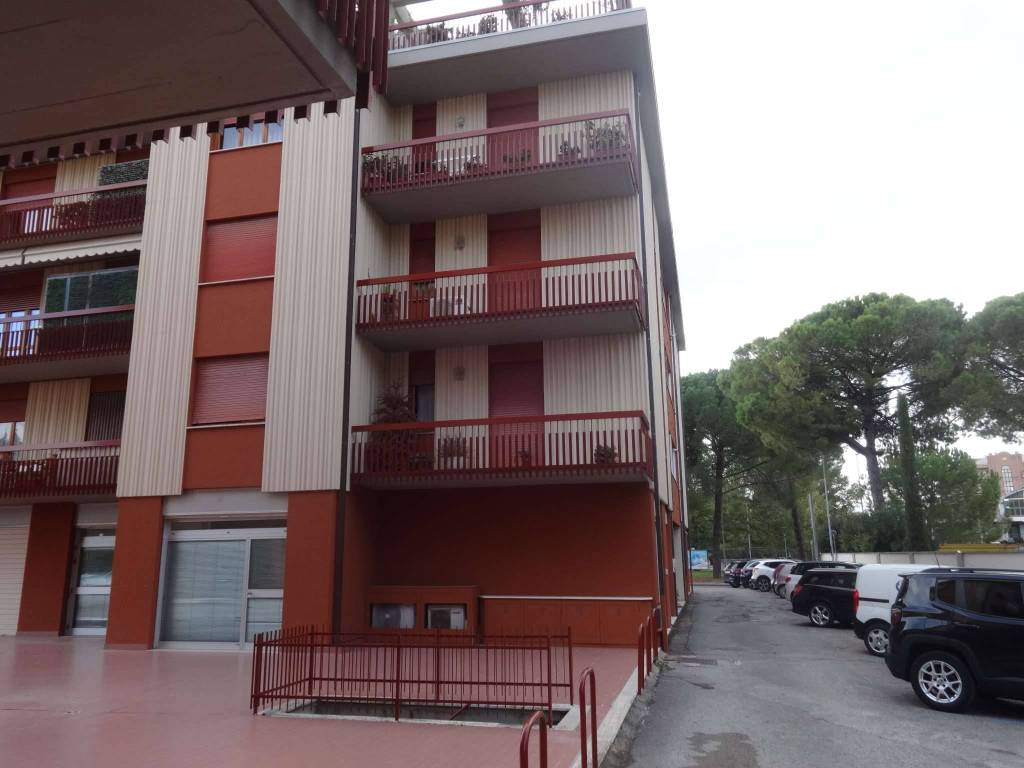 negozio in vendita a Perugia in zona Castel del Piano