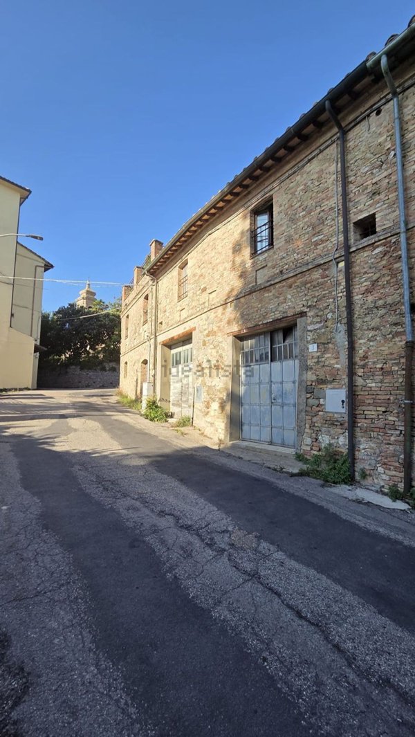 locale di sgombero in vendita a Perugia in zona Sant'Enea