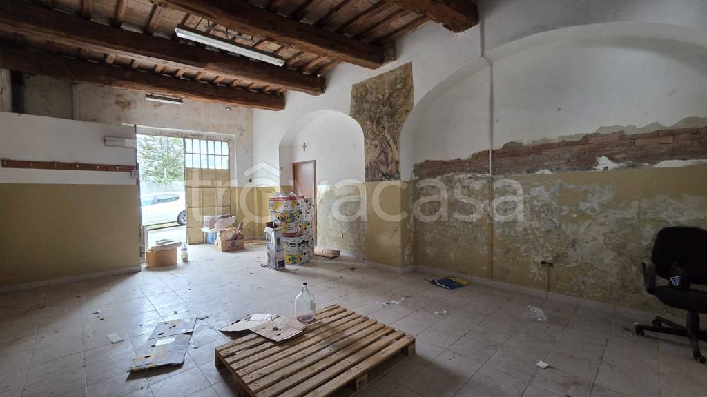 locale di sgombero in vendita a Perugia in zona Sant'Enea