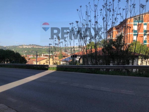 negozio in vendita a Perugia in zona Ferro di Cavallo