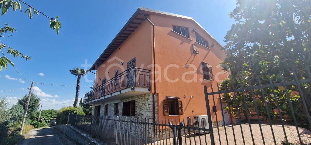 casa indipendente in vendita a Perugia in zona Casaglia