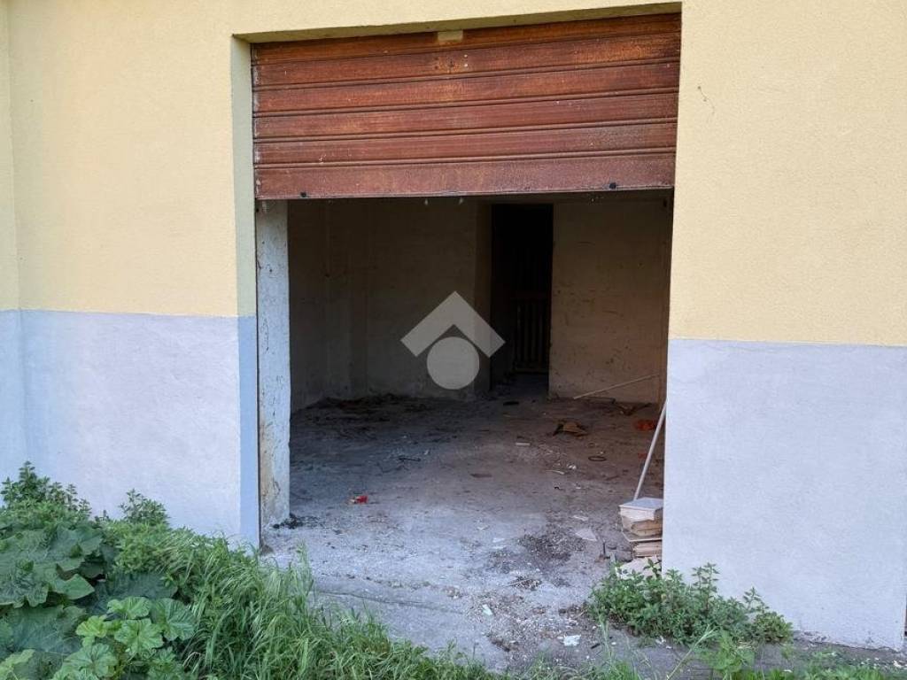 locale di sgombero in vendita a Perugia in zona Elce