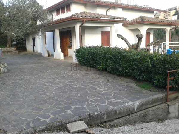 casa indipendente in vendita a Perugia
