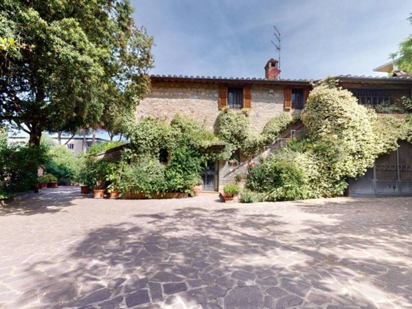 casa indipendente in vendita a Perugia in zona Ferro di Cavallo