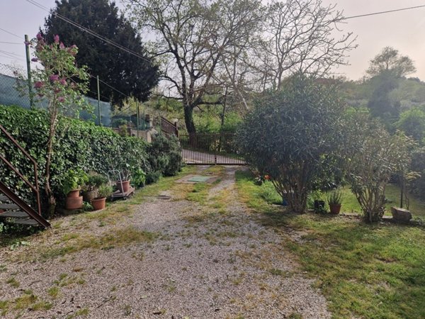 casa indipendente in vendita a Perugia in zona Montebello