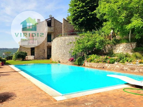 casa indipendente in vendita a Perugia in zona Ferro di Cavallo