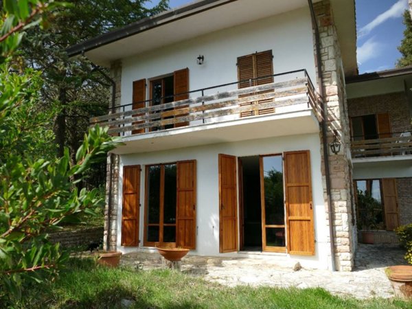 casa indipendente in vendita a Perugia in zona Ferro di Cavallo