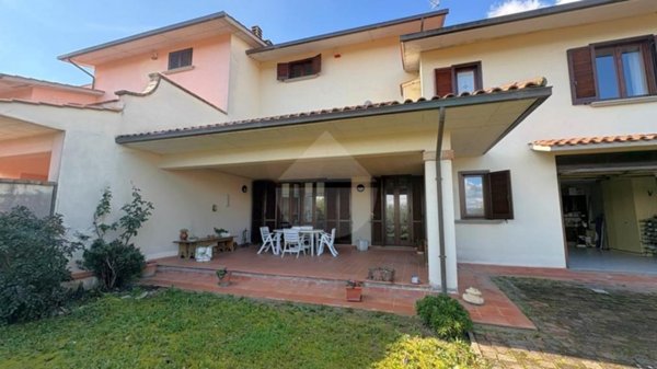 casa indipendente in vendita a Perugia in zona Villa Pitignano