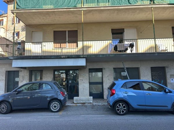 negozio in vendita a Perugia in zona Monteluce