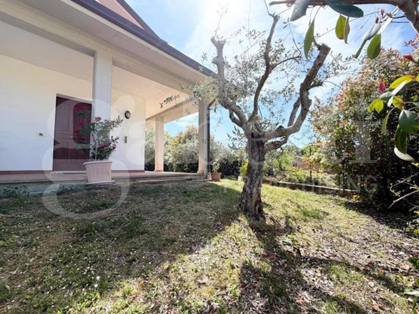 casa indipendente in vendita a Perugia in zona Canneto