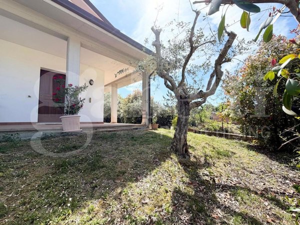 casa indipendente in vendita a Perugia in zona Canneto