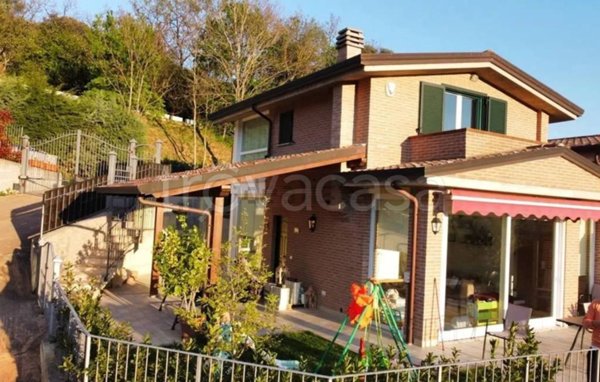 casa indipendente in vendita a Perugia in zona Lacugnano