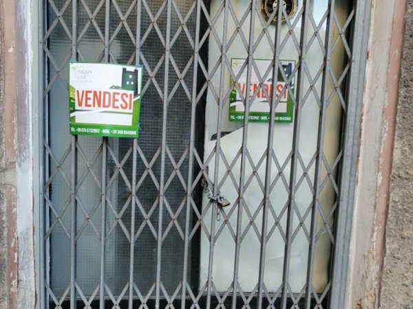 negozio in vendita a Perugia in zona Elce
