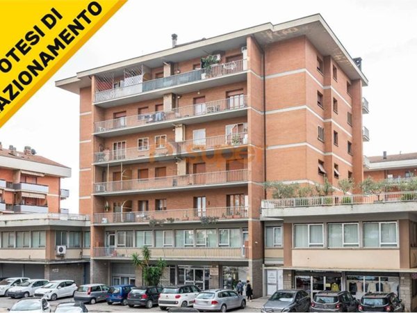 ufficio in vendita a Perugia in zona Ferro di Cavallo