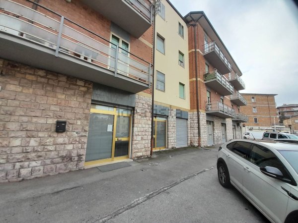 ufficio in vendita a Perugia in zona Ferro di Cavallo