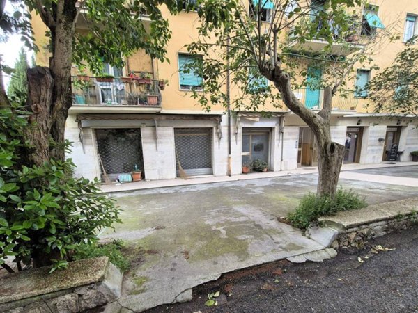 negozio in vendita a Perugia in zona Elce
