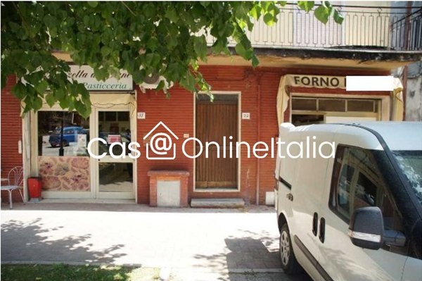 locale commerciale in vendita a Perugia in zona Pianello