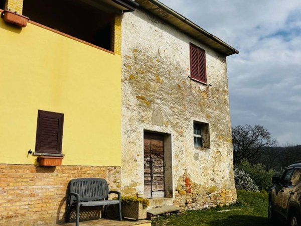 casa indipendente in vendita a Perugia in zona Pianello