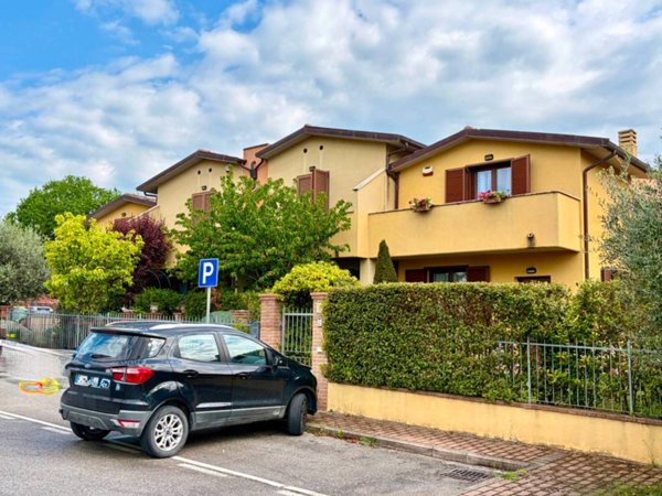 casa indipendente in vendita a Perugia in zona Fontignano
