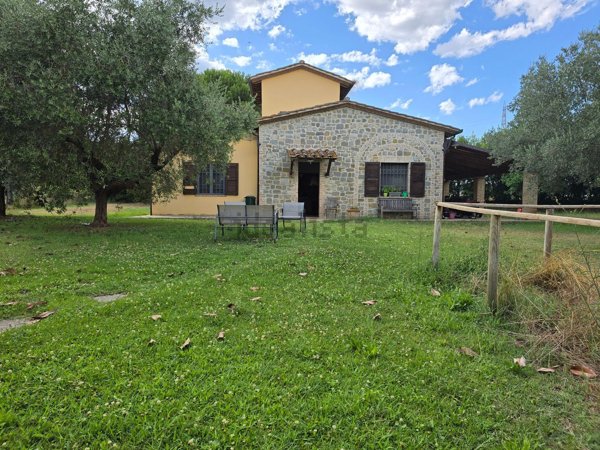 casa indipendente in vendita a Perugia