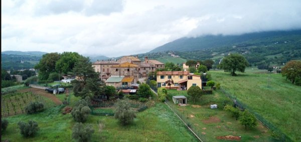 casa indipendente in vendita a Perugia