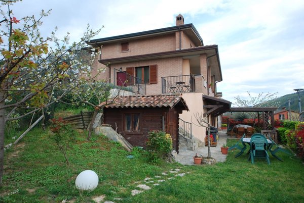 casa indipendente in vendita a Perugia in zona Canneto