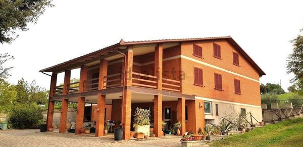casa indipendente in vendita a Perugia in zona Pila