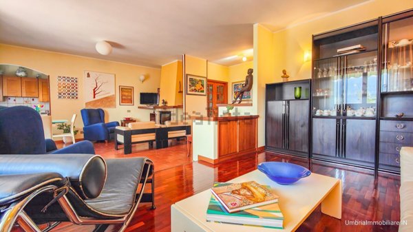 casa indipendente in vendita a Perugia in zona Parlesca