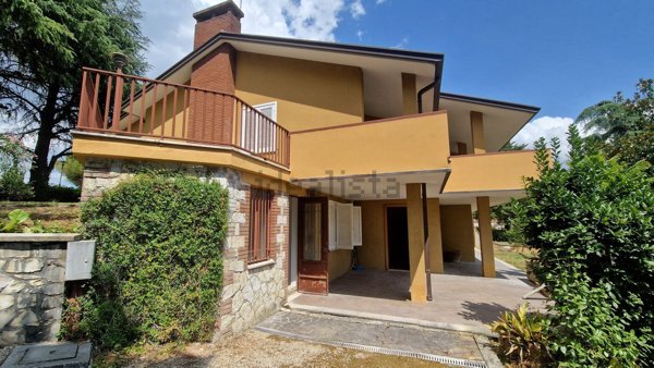 casa indipendente in vendita a Perugia in zona Montebello