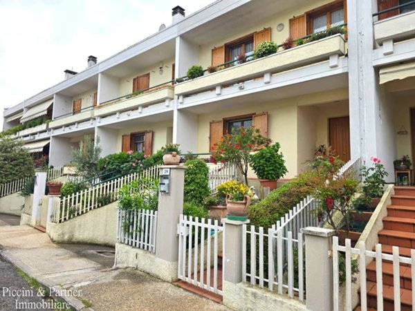 casa indipendente in vendita a Perugia in zona Collestrada