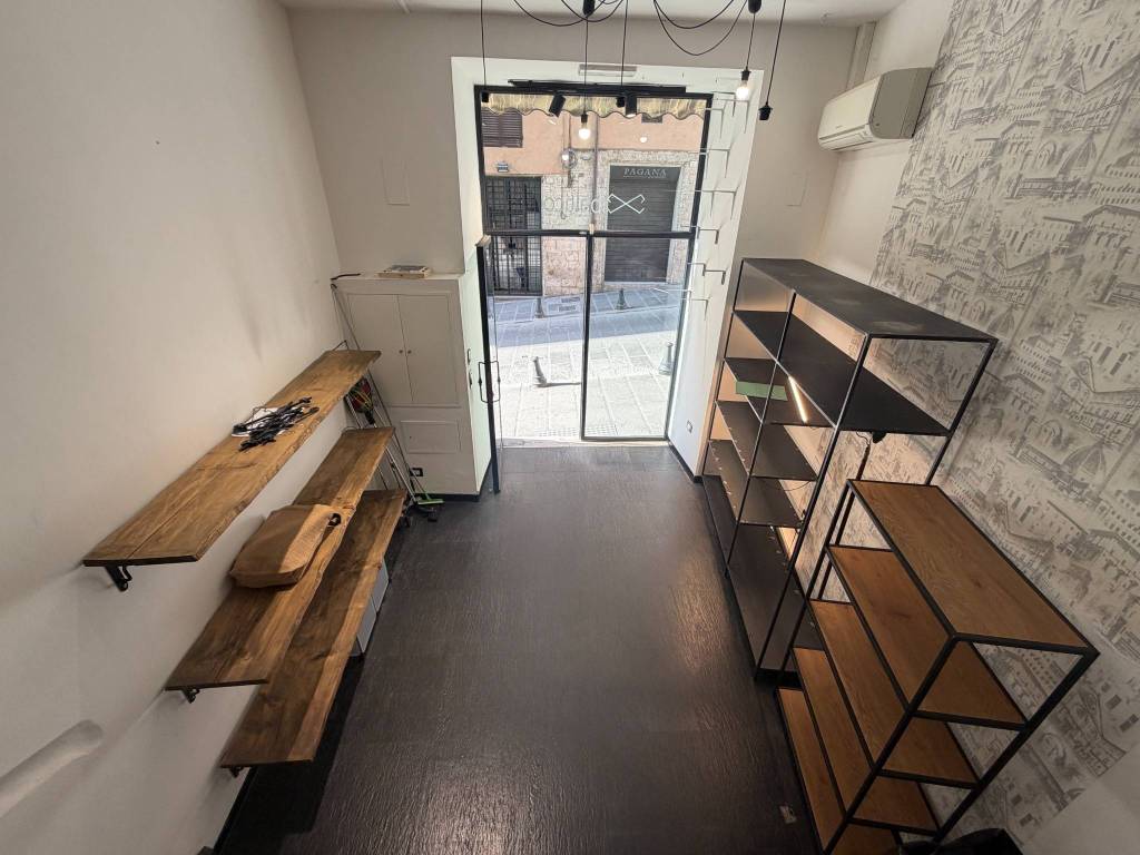 negozio in vendita a Perugia in zona Elce