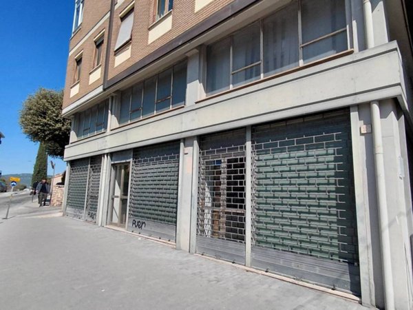 negozio in vendita a Perugia in zona Prepo