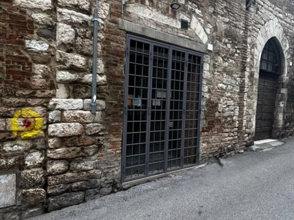 negozio in vendita a Perugia in zona Elce