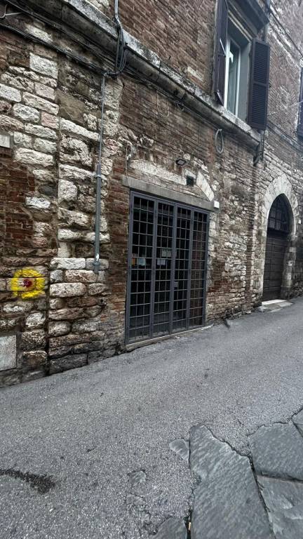 negozio in vendita a Perugia in zona Centro Città