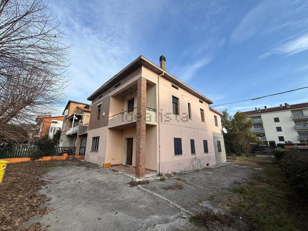 casa indipendente in vendita a Perugia in zona Casa del Diavolo