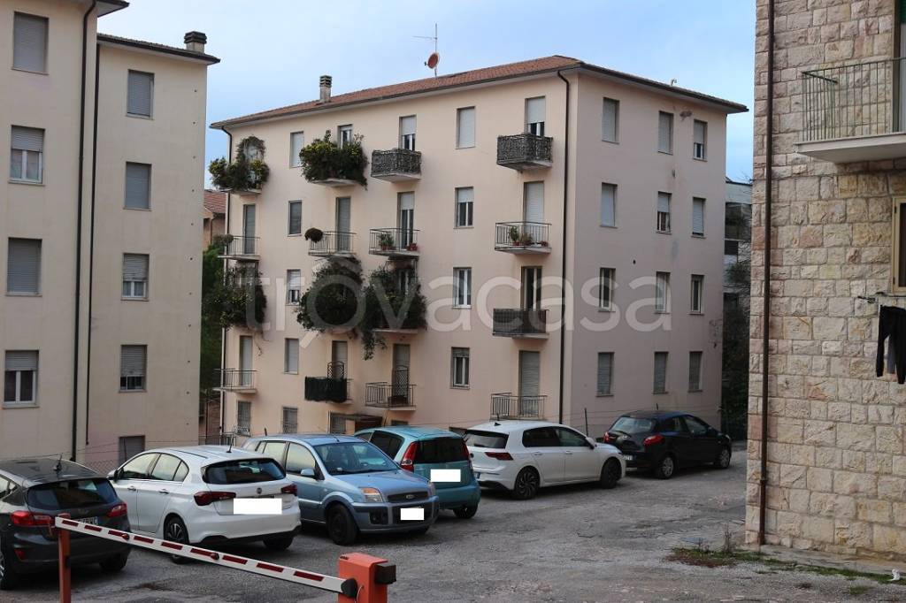 appartamento in vendita a Perugia in zona Filosofi