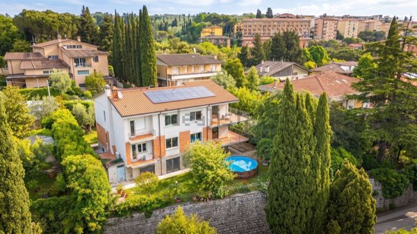 casa indipendente in vendita a Perugia in zona Santa Lucia